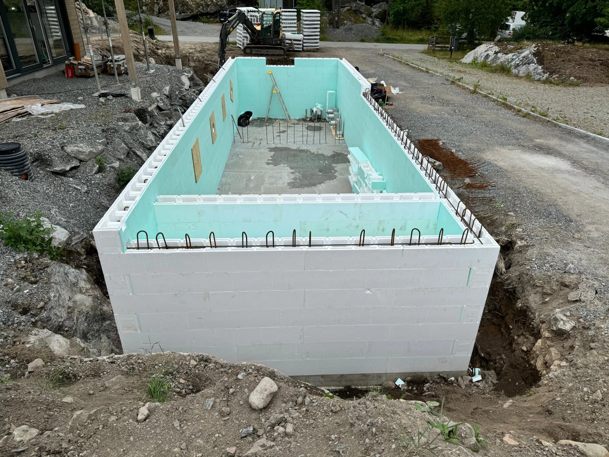 The initial swimming pool shell built from insulated thermo blocks